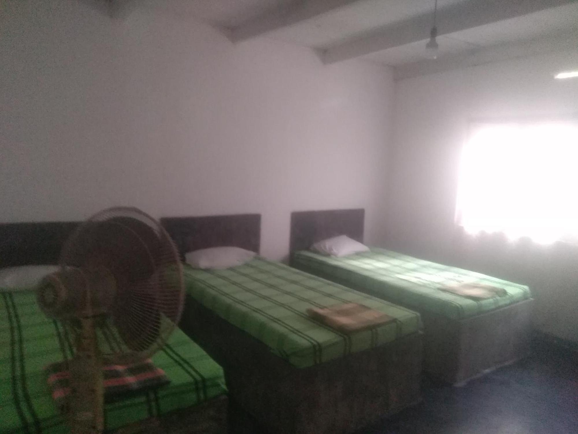 Sinharaja Hostel 114 Deniyaya Szoba fotó